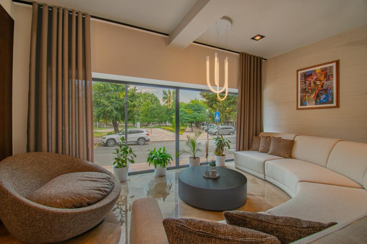 Hotel Osetia Garden Momcsilgrad Kültér fotó