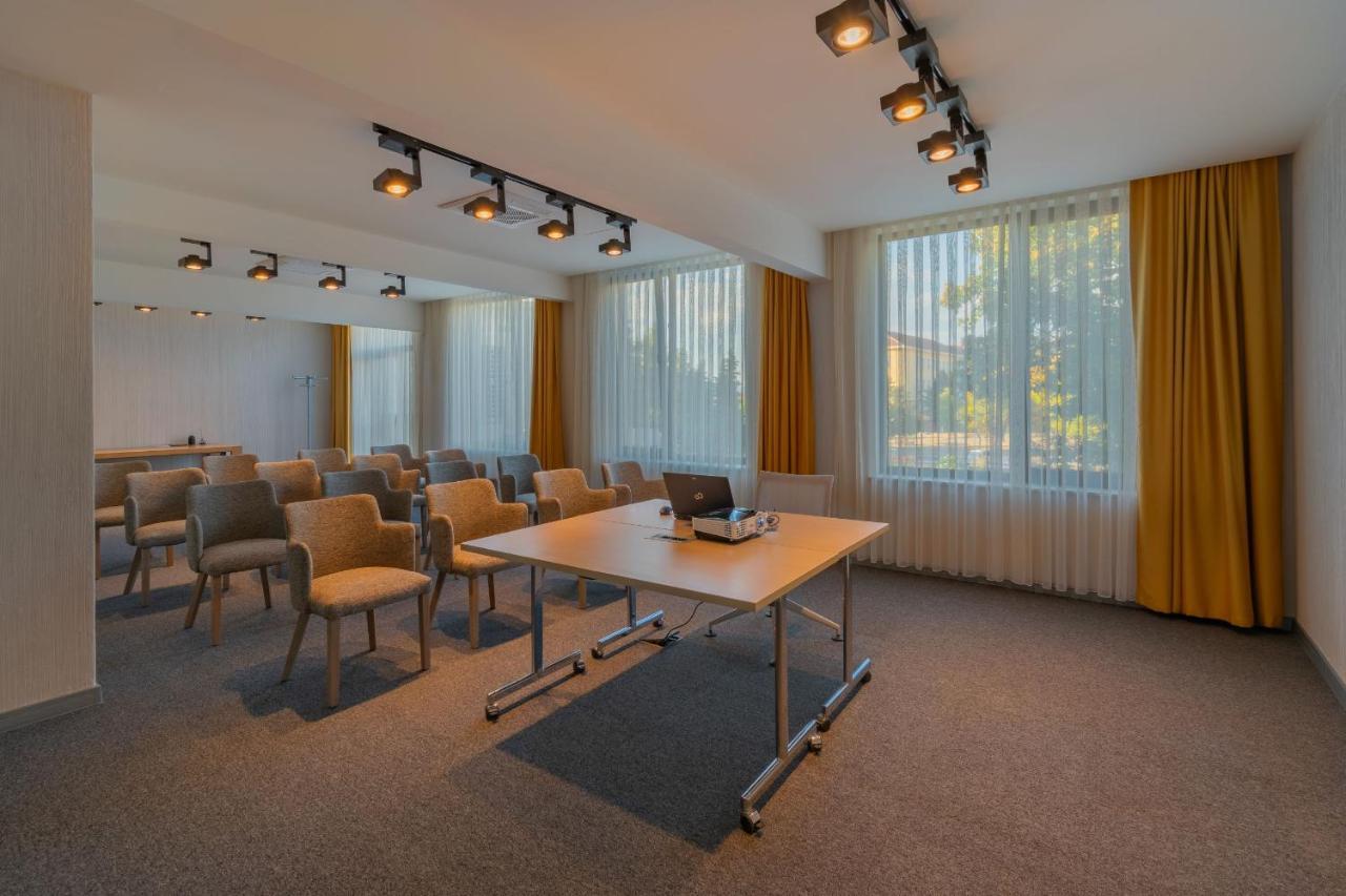 Hotel Osetia Garden Momcsilgrad Kültér fotó