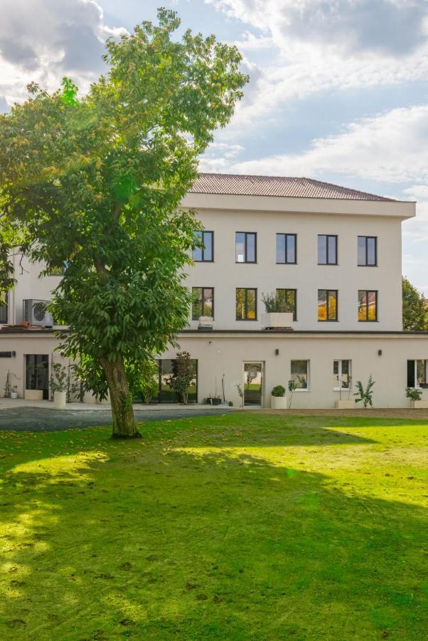 Hotel Osetia Garden Momcsilgrad Kültér fotó